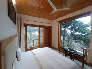 Hotel Himalayan Village