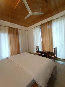 Hotel Himalayan Village