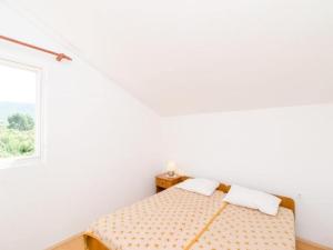 Apartments Sutvid- Two Bedroom Apartment with Balcony and Sea View