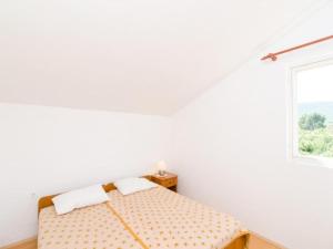 Apartments Sutvid- Two Bedroom Apartment with Balcony and Sea View