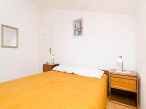 Apartments Sutvid- Two Bedroom Apartment with Balcony and Sea View