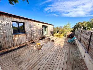 Maisons de vacances NUIKI Lodges - Gites : Maison 2 Chambres