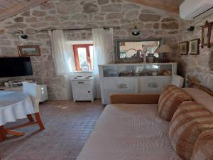 Holiday Home Kamenice - One Bedroom Holiday Home with Terrace