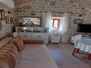 Holiday Home Kamenice - One Bedroom Holiday Home with Terrace