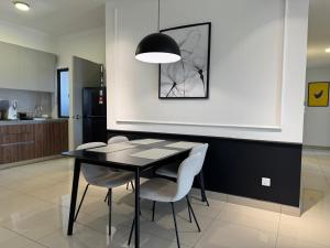 M Vertica E33A10 l 4 Bedroom l 8 Pax