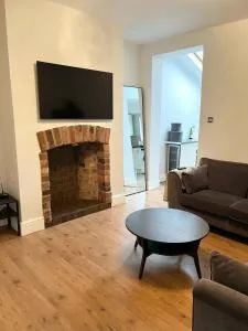 Stunning Character Home - Village Centre - 沃灵顿