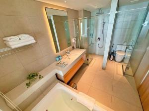 Alacarte condo - right on beach - high floor