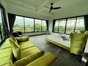 Villa Amazon, Tropical Luxe