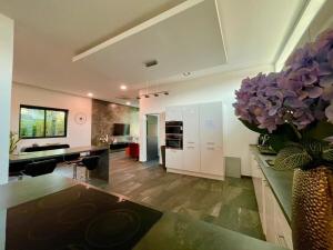 Villa Amazon, Tropical Luxe