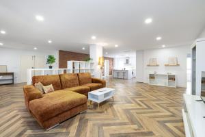 H2M Pasaje Nobleja close Train St, SmartTv, AACC