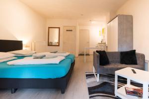 RedLight District Smokers Friendly Private Studio