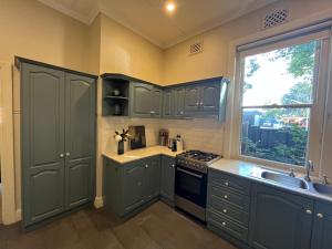 Executive Cottage, Luxe 1930s Stay in the Heart