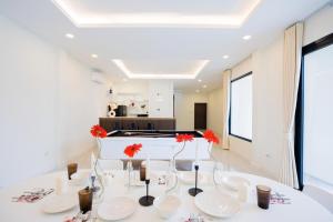 Villa White Rock, Ban amphur