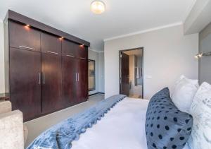 Conveniently located by the CTICC m VA and CBD