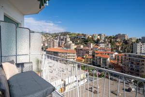 Sea View Retreat - Steps from City Center