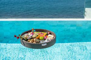 卡马拉海滩一线海景6卧别墅 巴东酒吧街10分钟到达直通海滩家海景spa漂浮茶