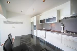 卡马拉海滩一线海景6卧别墅 巴东酒吧街10分钟到达直通海滩家海景spa漂浮茶