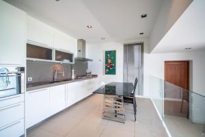 卡马拉海滩一线海景6卧别墅 巴东酒吧街10分钟到达直通海滩家海景spa漂浮茶