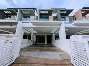 142 spacious 3storey 6BR 6bath for big family wedding birthday easy parking - Georgetown