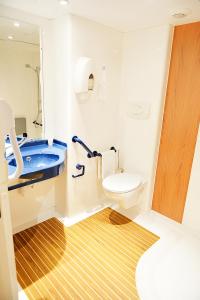 Hotels Hotel De Rosny : photos des chambres