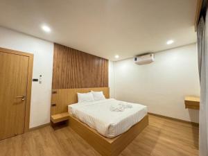 The Shinning Pool Villa