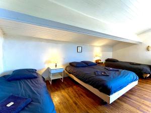 B&B / Chambres d'hotes La Demeure des Fleurs : Chambre Familiale - Vue sur Jardin