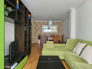 PISO EN EL CENTRO DE NIGRAN CERCA DE PLAYA AMERICA - Плайя-Америка