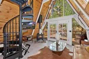 Acute A-frame Cabin w WiFi, close drive to lake! - بيغ بير لاكي