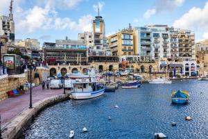 Stylish 1Bedroom Studio in the heart of St Julians 202