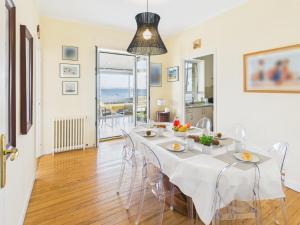 -AVEL DRO- Belle maison familiale vue mer corniche