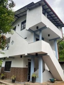 Penthouse Galle - Gintota