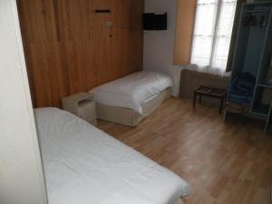 Hotels Hotel du Commerce : Chambre Quadruple Familiale