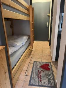 Studio en station avec 1 canapé-lit et 1 lit-superposé