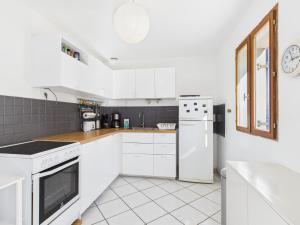 Maisons de vacances Maison pour 6 en bord de mer - Jardin et piscine : photos des chambres