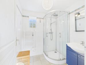 Maisons de vacances Maison pour 6 en bord de mer - Jardin et piscine : photos des chambres