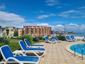 Black Pearl Apartment