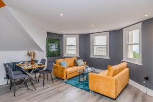 Beautiful Sea View and Allocated Free parking 2 Bedroom Flat with Lift