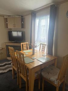 6 Bed Static Carvan Seawick Holiday Park