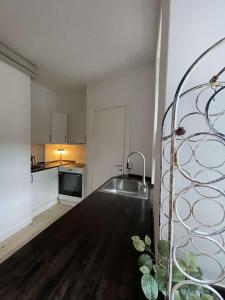 Amazing 2-Bedroom by the lakes
