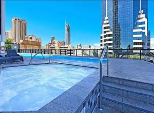 Circle on Cavill 2-Bed Sea View