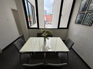 Spacious 4BR Family Suites in George Town