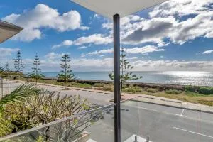 Marina-ocean Front Escape With Breathtaking Views - Singleton