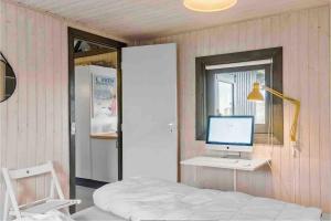 Veludstyret sommerhus i unik natur 350 m fra lækker badestrand - helårsbolig