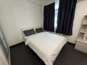 Spacious 4BR Family Suites in George Town