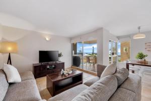 Headlands 10 Two Bedroom Beachside Apartment with Magical Ocean Views Great Value for Money