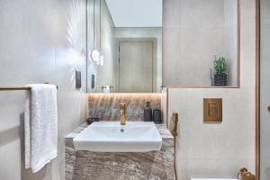 Lux High-Rise Studio 12th Floor Westwood Grande