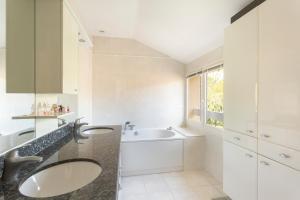 Villas Maison au calme pres de Versailles : photos des chambres