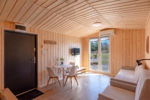 Zacisze obok Suntago Park noclegi 2 3 6 osobowe domki