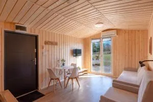 Zacisze obok Suntago Park noclegi 2 3 6 osobowe domki - Powązki