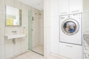 Bay Sunsets - Glenelg - Beachfront - Large -Views